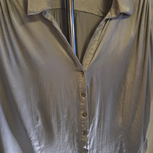 Dialouge Silk Blouse 2X ✨ Silver Gray Satin Button Front Flowy Minimalist Top - Picture 3 of 16